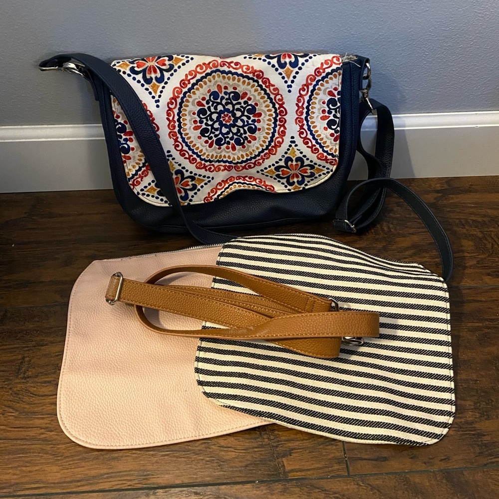 Thirty one crossbody purse with 3 interchangeable flaps.